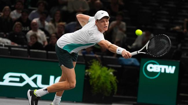 Jannik Sinner withdrew from his match against Alex de Minaur with fatigue. (Photo by Dimitar DILKOFF / AFP)