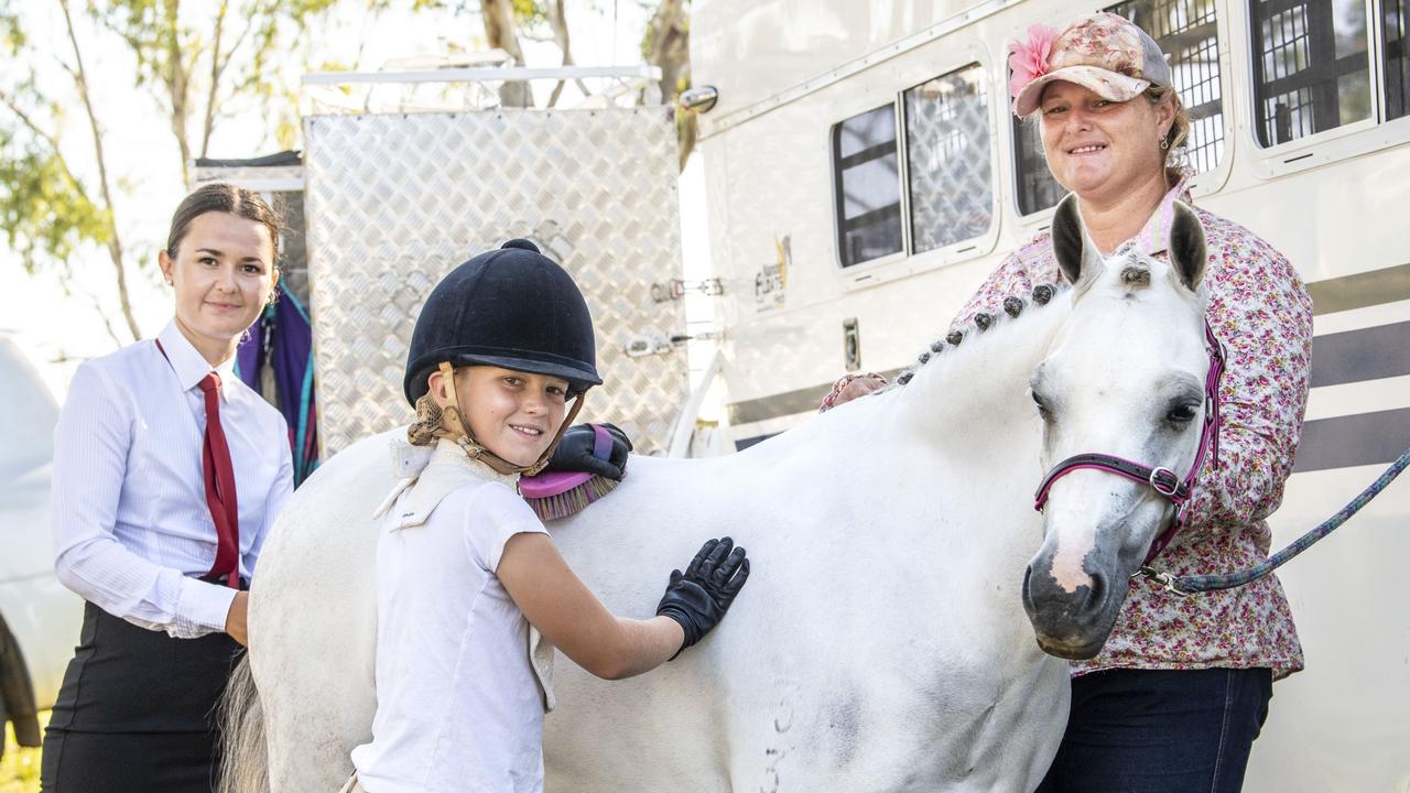 (from left) Ashley Cavanagh, Amber Kahler and Lisa Kahler prepare Bellgarra Miss Muffett at the 2022 Toowoomba Royal Show. Friday, March 25, 2022. Picture: Nev Madsen.