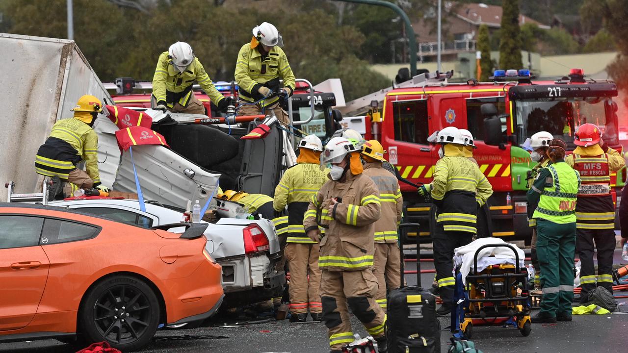 Toll Gate Crash: SE Freeway Miracle As Truck Hits 7 Cars, Bus | The ...