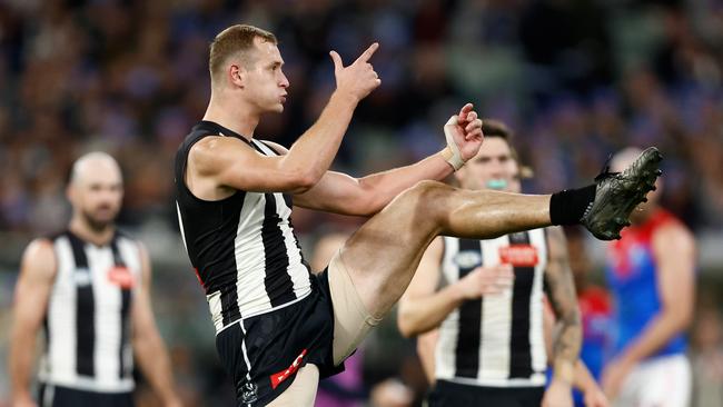 Nathan Kreuger shoots at goal this season for Collingwood. Picture: Michael Willson/AFL Photos via Getty Images