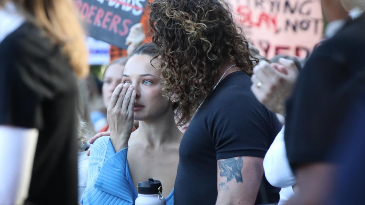 Abbie Chatfields Expression At The End Violence Against Women Rally Exposes How So Many Of Us 5974