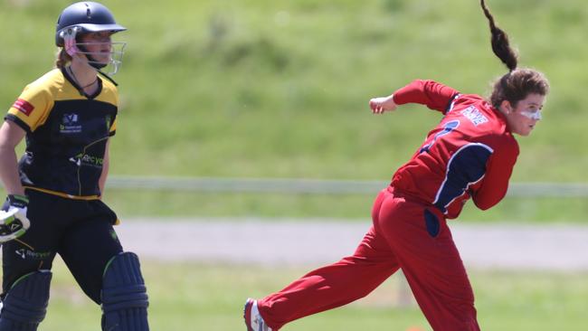 Natalie Plane bowling for Melbourne. Also a talented footballer, she’s been drafted by Carlton. Picture: Stuart Milligan