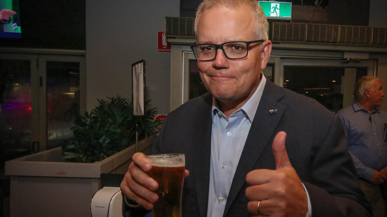 Big Guns And Beers How Scomo Spent Day 1 Of His Nt Tour Herald Sun 