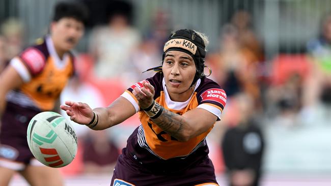 BRISBANE, AUSTRALIA - AUGUST 27: Lavinia Gould of the Broncos passes the ball during the round six NRLW match between Brisbane Broncos and Canberra Raiders at Totally Workwear Stadium, on August 27, 2023, in Brisbane, Australia. (Photo by Bradley Kanaris/Getty Images)