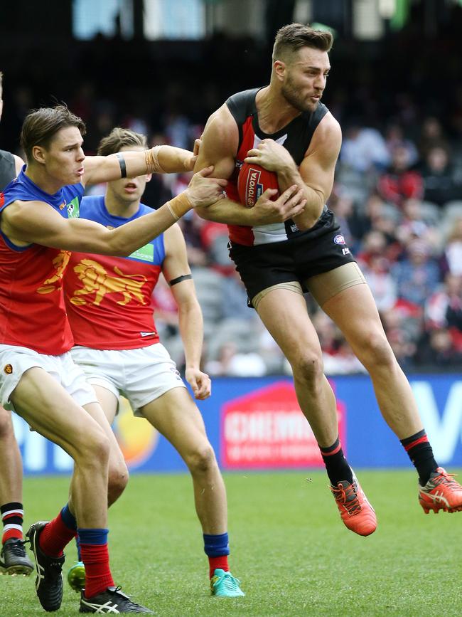 Fisher playing for the Saints in 2016.