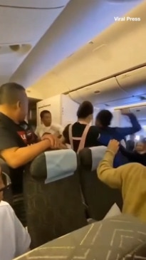 Wild fight breaks out on flight over seat