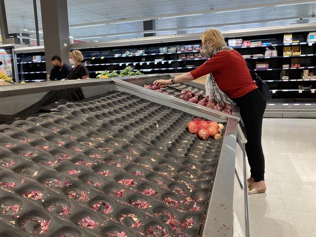 SYDNEY, AUSTRALIA - NewsWire Photos JANUARY 15, 2022: Near empty shelves at the Maroubra Junction Coles grocery store in Sydney. Picture: NCA NewsWire / Nicholas Eagar