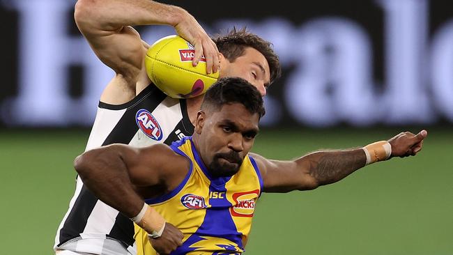 Levi Greenwood marks over Liam Ryan. Picture: Getty Images