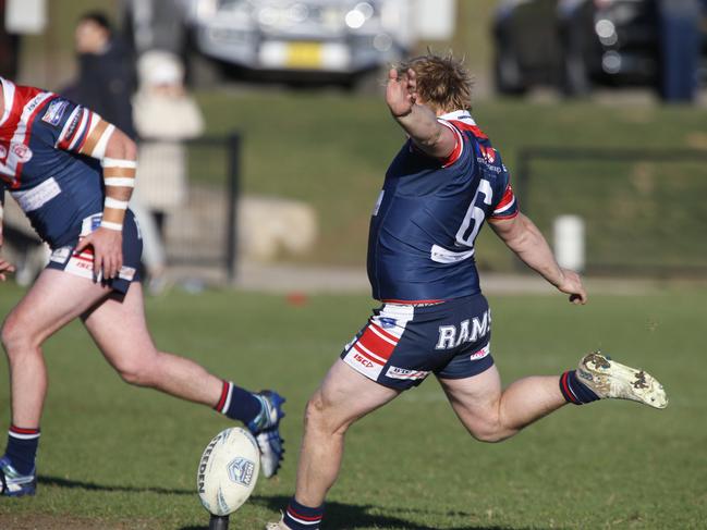 Jackson Willis kicks off. Photographer: Warren Gannon Photography