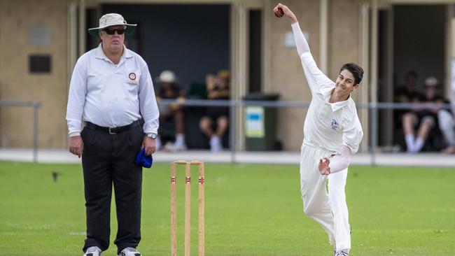 Nathan Armitage bowling spin. (AAP Image/Richard Walker)