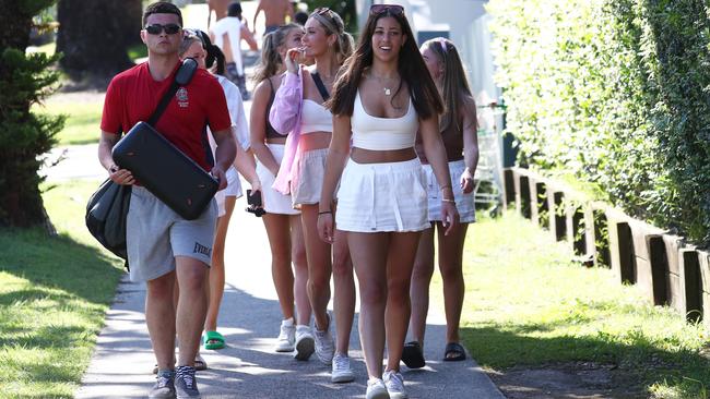 Sydney Schoolies arrive in Byron Bay. Photograph: Jason O'Brien