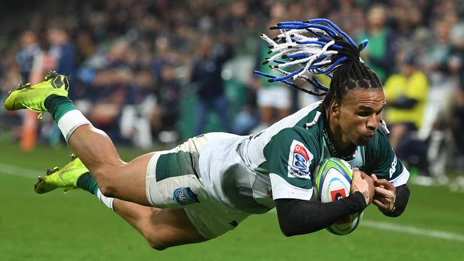 Rosko Specman scores a try for the Bulls on Friday night. Picture: AAP