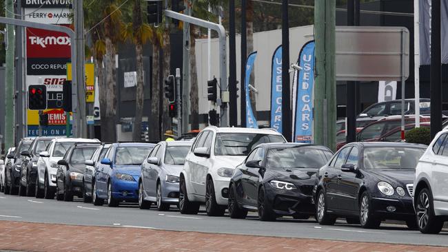 Motorists lining up in vehicles for Covid-19 testing on Ferry Rd at Southport. Picture: Tertius Pickard