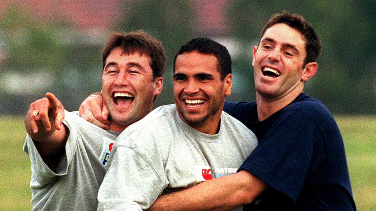 (L-R) Terry Hill, Anthony Mundine &amp; Brad Fittler share a joke during Origin training in Sydney. Picture: Phil Hillyard