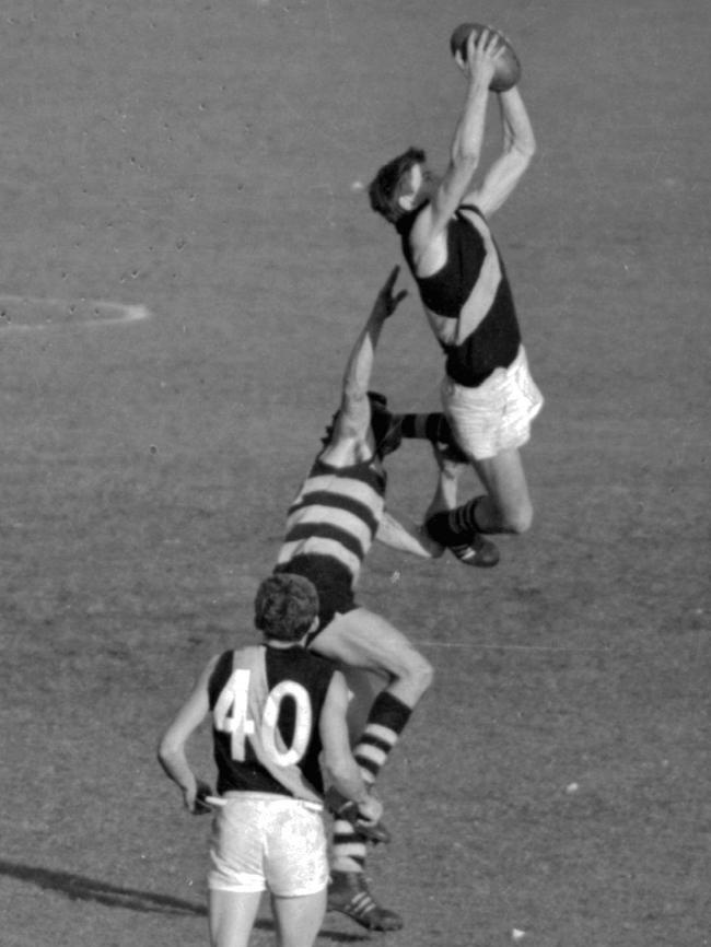 Royce Hart marks against Geelong in the 1967 Grand Final.