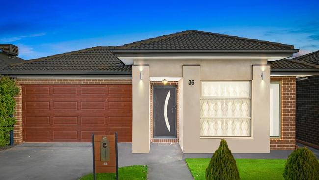 36 Keira Circuit, Werribee, sold $16,000 above its reserve price.