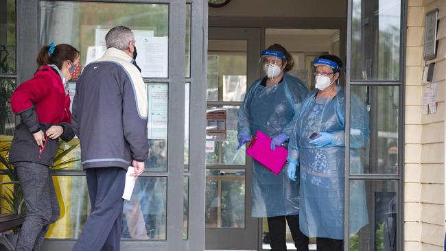 Doutta Galla Aged Services in Yarraville where coronavirus infections have occurred during Melbourne's second wave of COVID-19. Residents could be evacuated after an outbreak at the nursing home. Staff talk to two visitors at the main entrance to the facility. . Picture: Sarah Matray