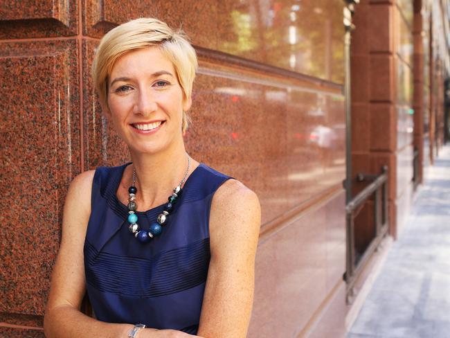 Mozo spokeswoman Kirsty Lamont said borrowers should wait a few months before fixing their home loan.