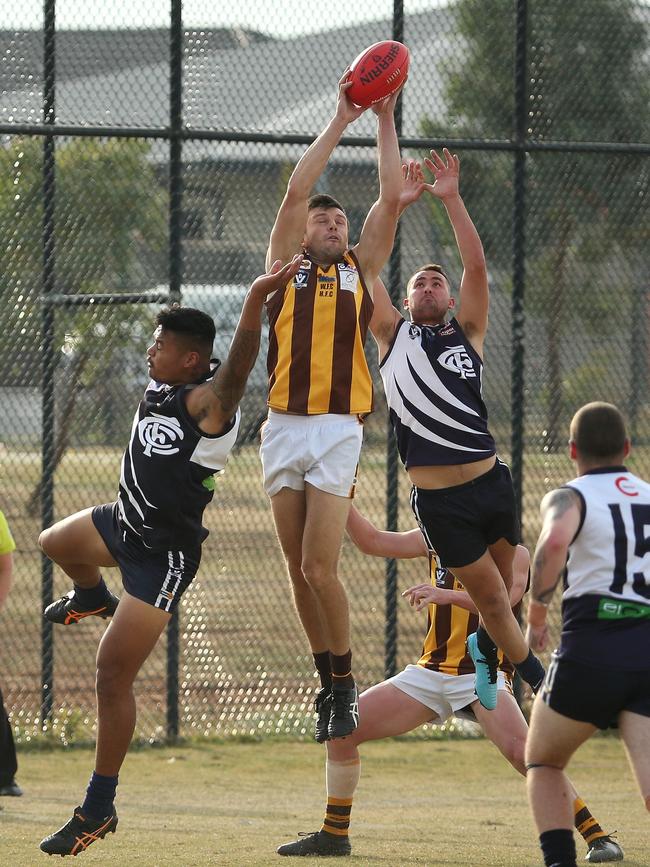 Rory Alexander elevates above his rivals. Picture: Hamish Blair