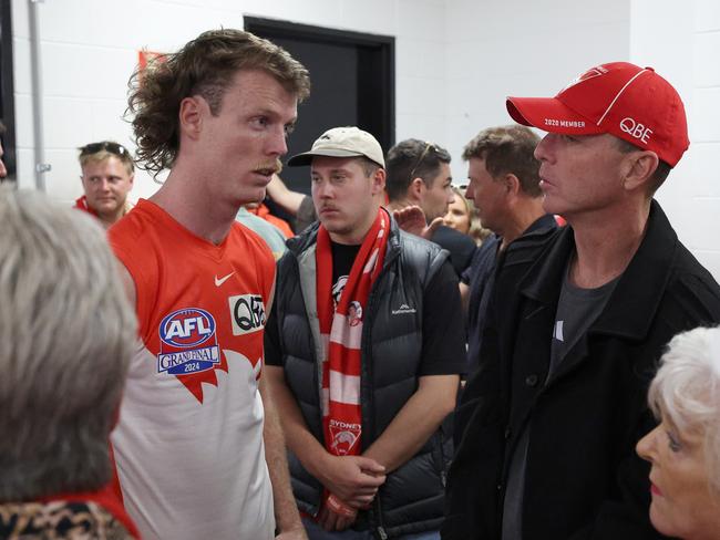 Nick Blakey and his dad John in the rooms post-match. Picture: Daniel Pockett/AFL Photos/Getty Images