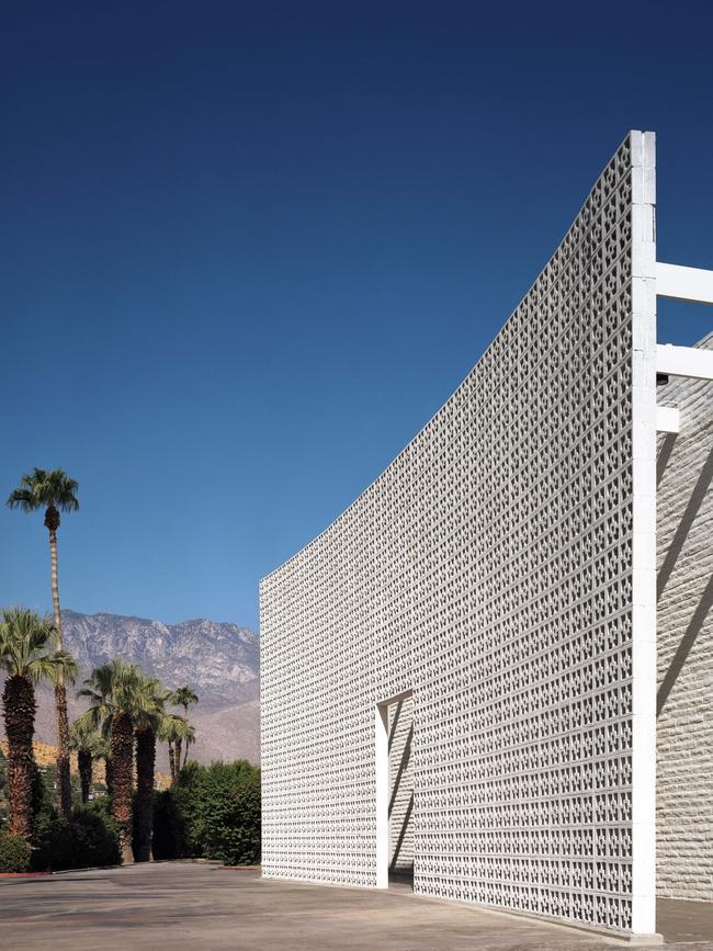 The entrance of Parker Palm Springs.