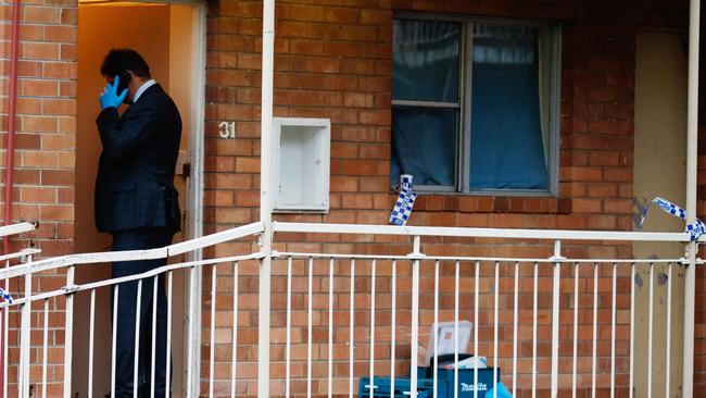 Police at the North Bondi unit where a woman’s body was found. Picture: NCA NewsWire / Nikki Short