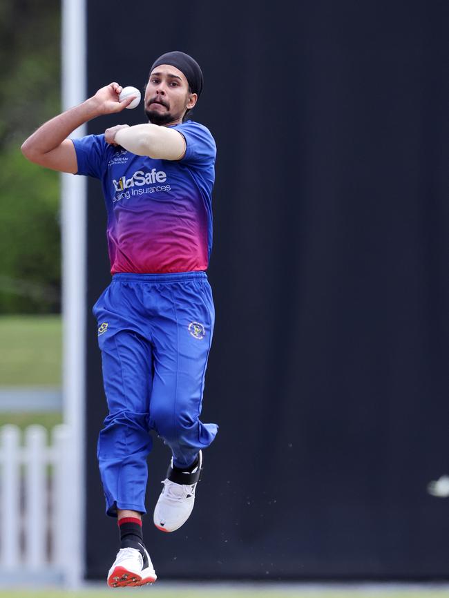 Anurag Singh Dhaliwal bowls for Frankston Peninsula.