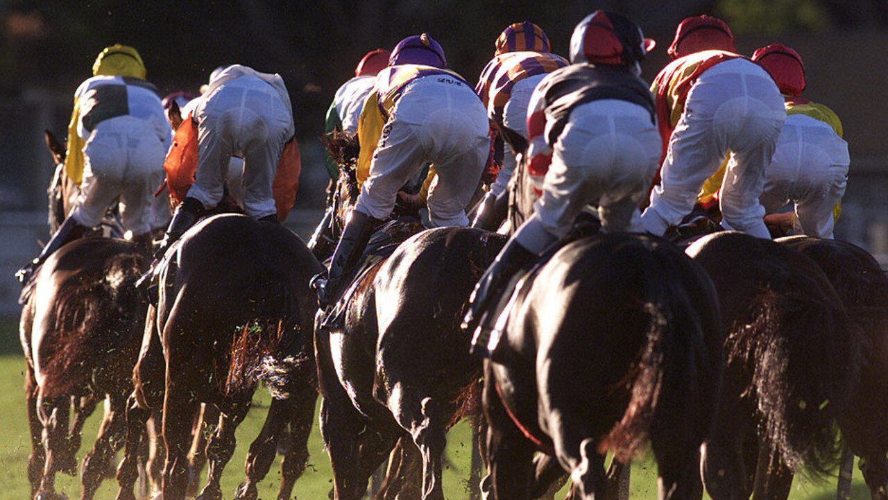 11 June 2001:  General view as the horses round a turn during the Treasury Casino Brisbane Cup over 3,200 metres held at the Eagle Farm Racecourse, Brisbane, Australia. DIGITAL IMAGE.  Mandatory Credit: Jonathan Wood/ALLSPORT