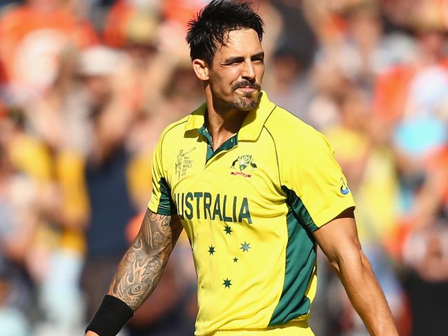 AUCKLAND, NEW ZEALAND - FEBRUARY 28: Mitchell Johnson of Australia looks dejected after being hit for six by Brendon McCullum of New Zealand during the 2015 ICC Cricket World Cup match between Australia and New Zealand at Eden Park on February 28, 2015 in Auckland, New Zealand. (Photo by Mark Kolbe/Getty Images)