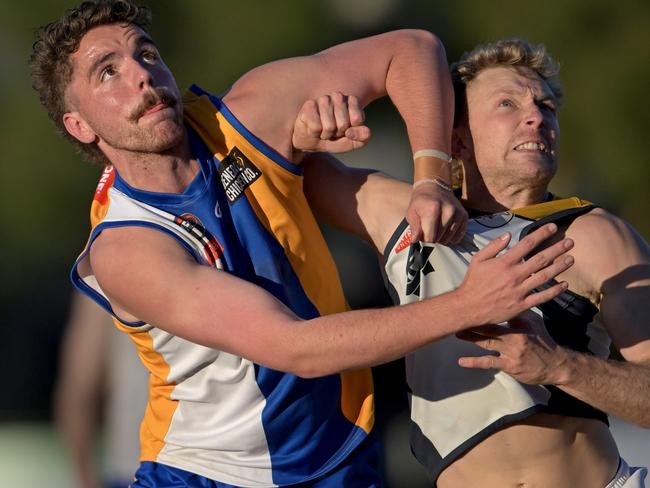 NFNL: Macleod’s Zac Hudson and Jake Wild of Hurstbridge battle. Picture: Andy Brownbill