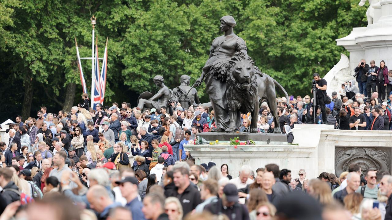 People gather at Buckingham Palace. (Photo by Chris Jackson/Getty Images)