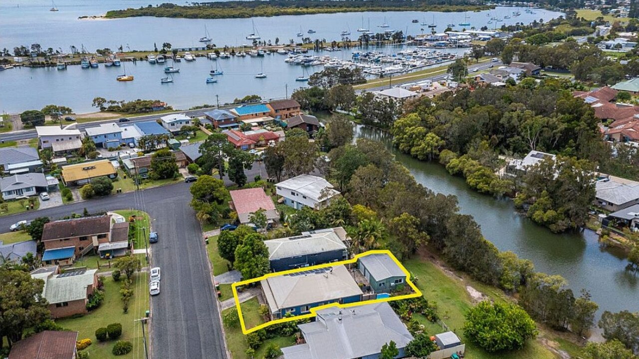 Local agents from Yamba suggest houses like 6 Endeavour St are often valued for how close they are to the waterfront.