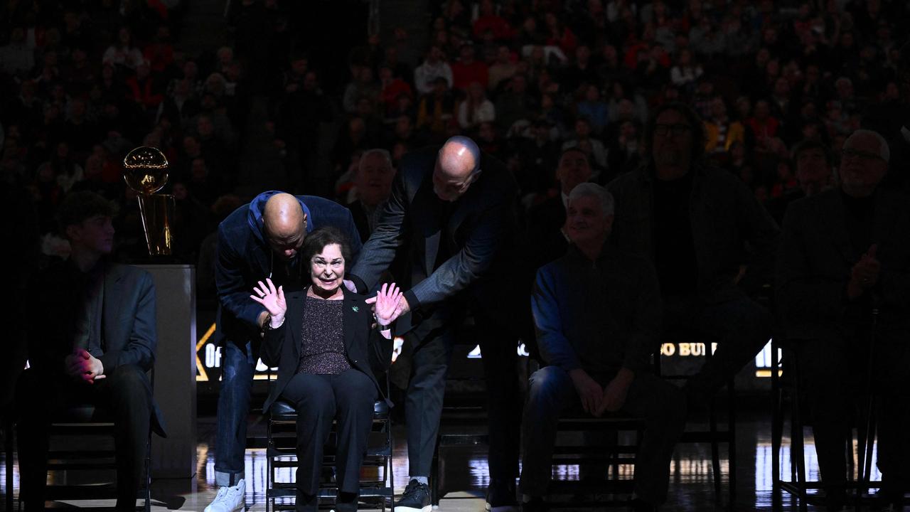 Thelma Krause, Wife of Jerry Krause was consoled by others. Photo by Jamie Sabau / GETTY IMAGES NORTH AMERICA / Getty Images via AFP)