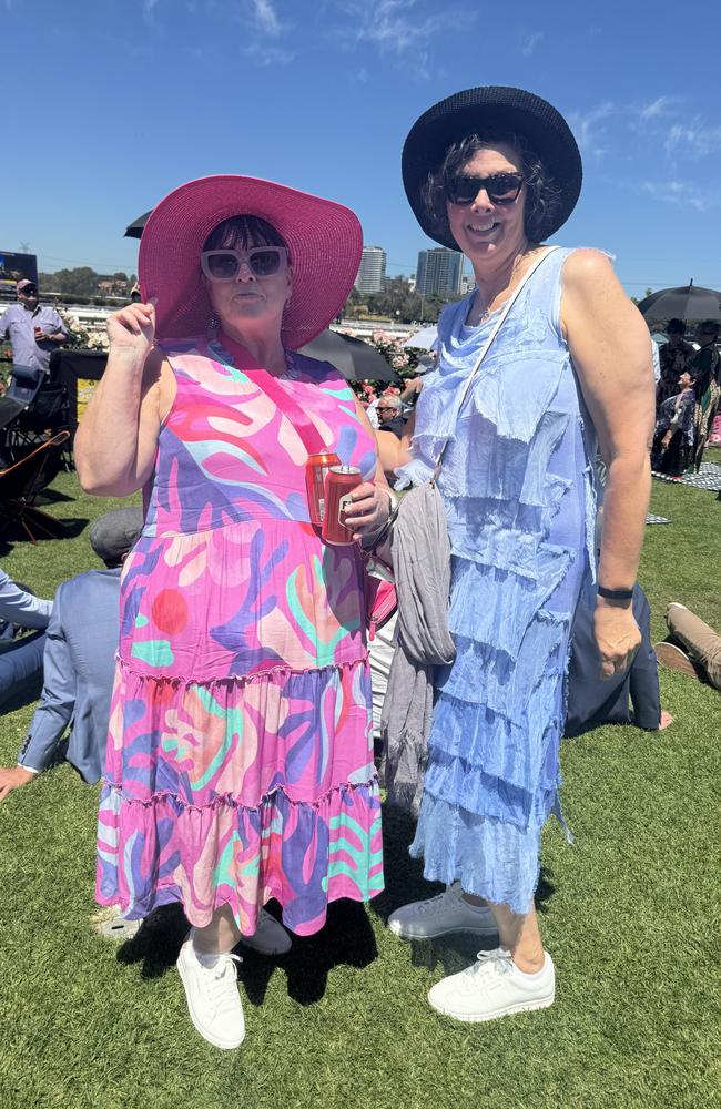 Debbie Green and Suzanne Beenen at the Melbourne Cup at Flemington Racecourse on November 5, 2024. Picture: Phillippa Butt