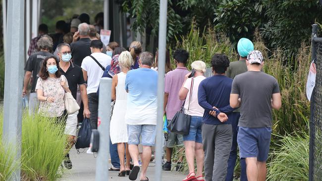 Covid testing queue next to the Gold Coast University Hospital at Parkwood. Picture Mike Batterham