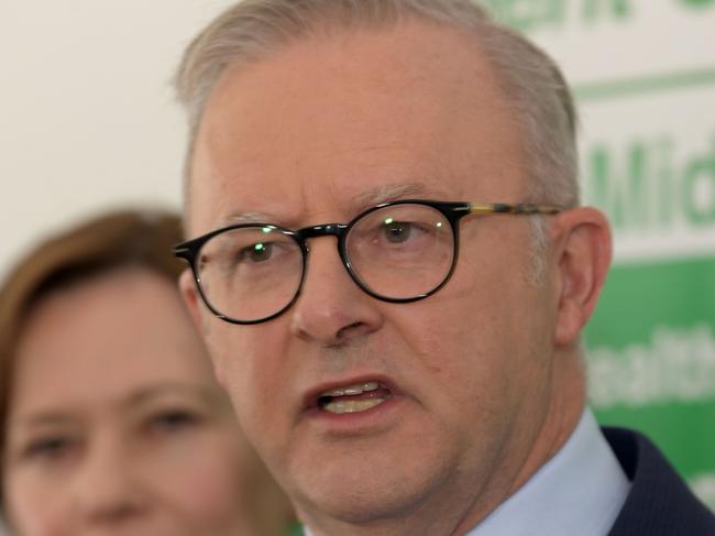 PERTH, AUSTRALIA. NewsWire Photos. 9 JANUARY 2025 Prime Minister Anthony Albanese meets Premier Roger cook at the Midland  Urgent Care Centre Midland. and holds a press conference. Picture: NewsWire/ Sharon Smith