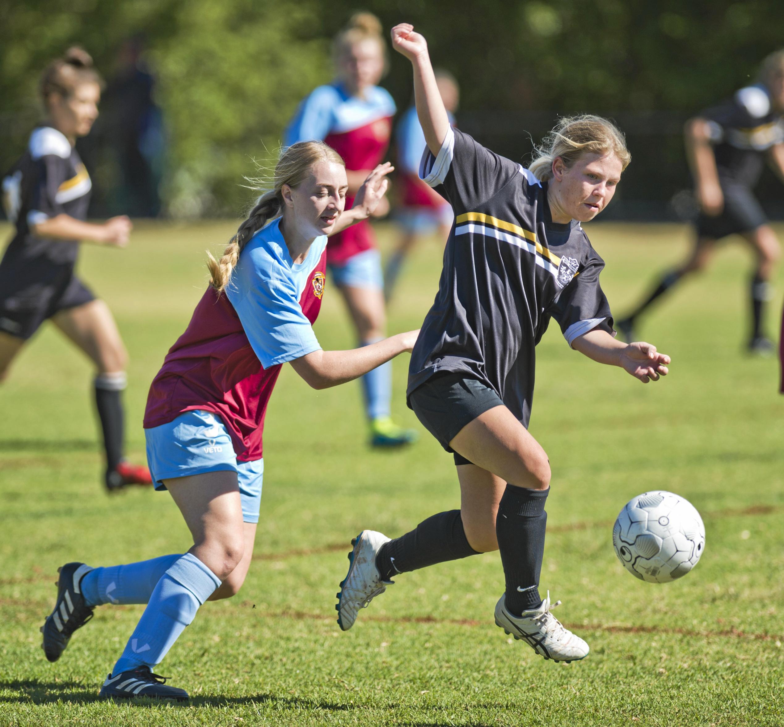 Kimberley Waite, St Albans and Rebecca Davis, West Wanderers. Womens West Wanderers vs St Albans. Sunday, 20th May, 2018. Picture: Nev Madsen