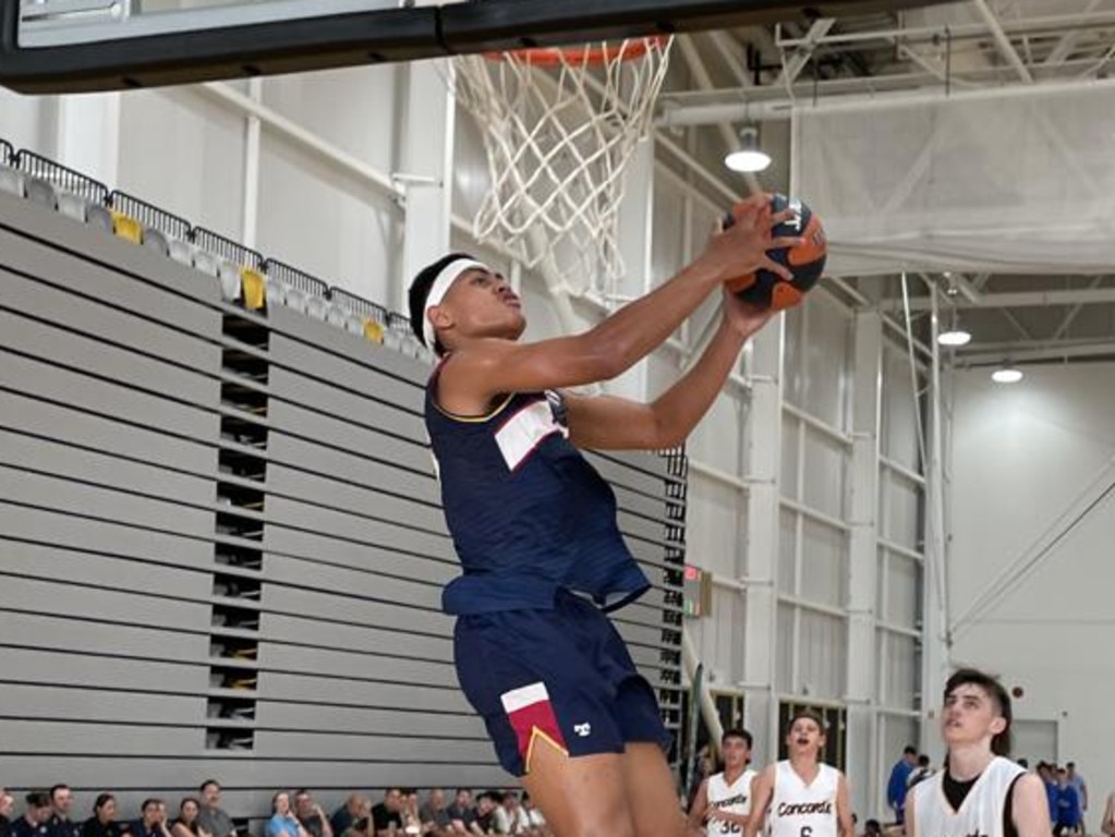 Roman Siulepa dunks at the Australian Basketball Schools Championship