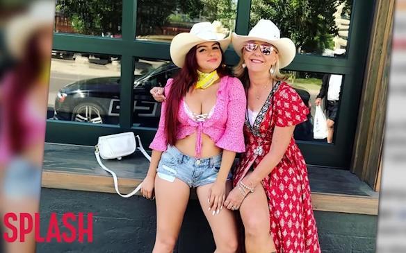 Ariel Winter Anal Fucking - Ariel Winter wears very short shorts to go shopping: Photos | news.com.au â€”  Australia's leading news site