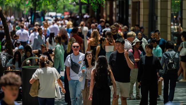 Daily Telegraph. 20, December, 2024.Shoppers in Pitt Street Mall, Sydney, today.Picture: Justin Lloyd.