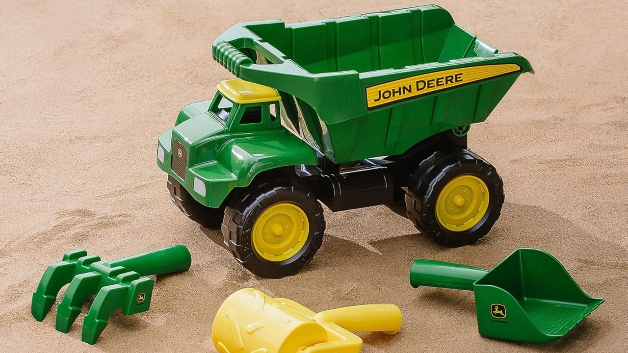 John Deere Big Scoop Dump Truck. Picture: Amazon Australia.