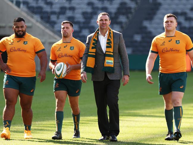 Wallabies Taniela Tupou, David Porecki and Angus Bell with Rugby Australia President Joe Roff.