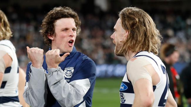 Max Holmes chats to Cameron Guthrie after Geelong’s preliminary final win.