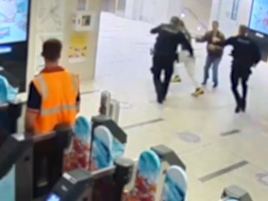 A man is seen fleeing police who wanted to talk to him at Fortitude Valley station.