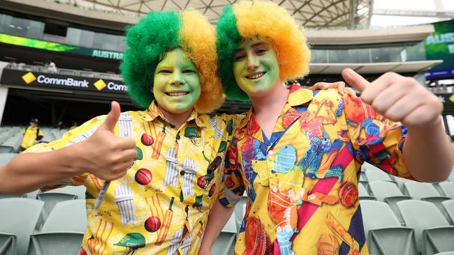 ADELAIDE, AUSTRALIA - DECEMBER 06: Spectators arrive during day one of the Men's Test Match series between Australia and India at Adelaide Oval on December 06, 2024 in Adelaide, Australia. (Photo by Robert Cianflone/Getty Images)