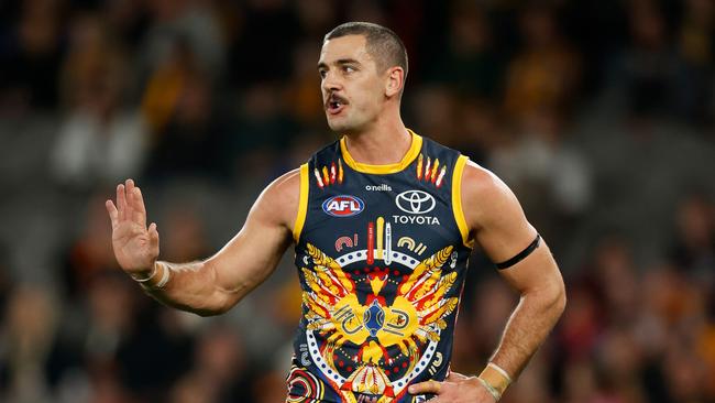 Taylor Walker speaks with teammates during the Crows’ loss at Marvel Stadium. Picture: Michael Willson/AFL Photos via Getty Images