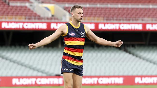 Smith doing a test for the Crows’ medical staff at three-quarter-time against the Swans. Picture: Sarah Reed