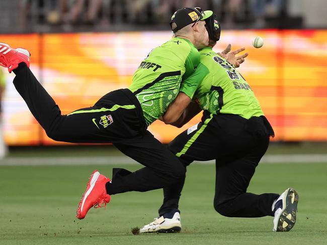 PERTH, AUSTRALIA - JANUARY 03: Cameron Bancroft and Daniel Sams of the Thunder collide while attempting to catch the ball during the BBL match between Perth Scorchers and Sydney Thunder at Optus Stadium, on January 03, 2025, in Perth, Australia. (Photo by Paul Kane/Getty Images)