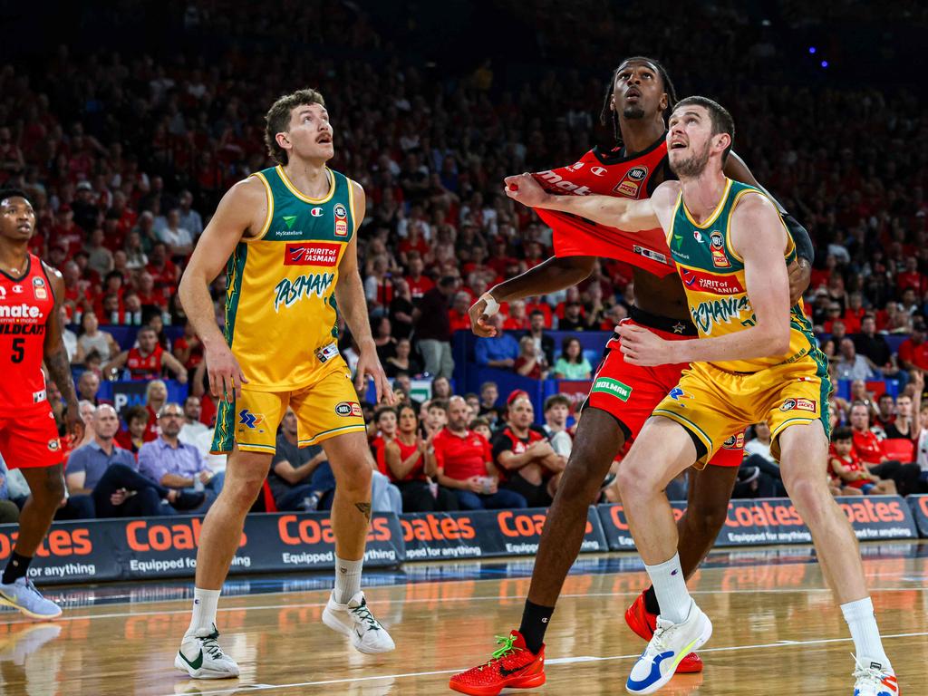 Clint Steindl fights for the ball with Alex Sarr of the Wildcats. Picture: AFP