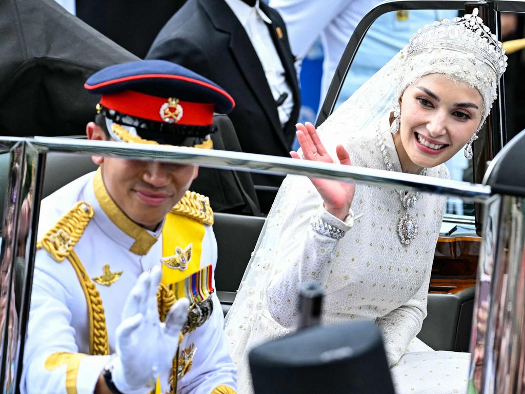 Prince Mateen Of Brunei Marries Commoner Anisha Rosnah In Lavish Ceremony Au